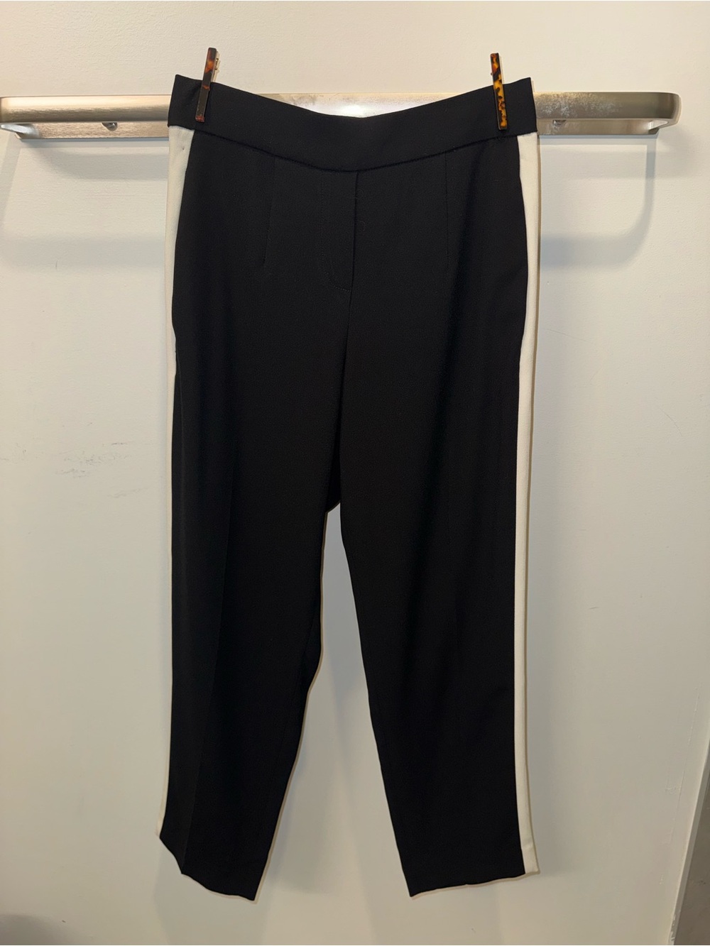 Aritzia Babaton high rise 3/4 cropped Stripe Pants